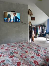 03 van bed naar kleding met tv muur