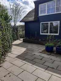 04 linksaf naar tuin